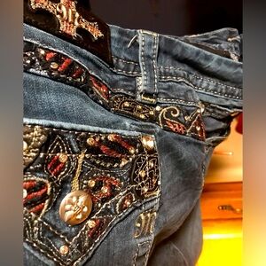 MISS ME~Mid-Rise~Easy Boot~Jeans~Sz 28~Embellished, Creased & Whiskered~JE8511ER